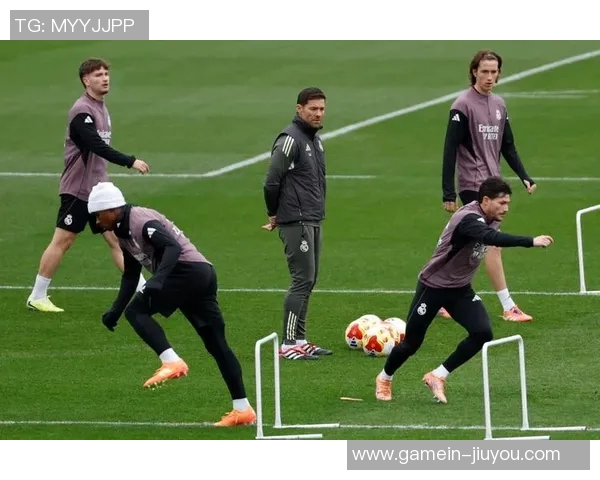 国王杯精彩对决曼联3-0战胜皇马乌龙球引发全场热烈欢呼