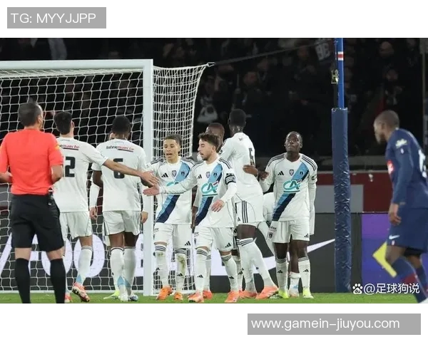 中超赛场惊现冷门巴黎圣日耳曼逆转那不勒斯点球大战引发全场狂欢