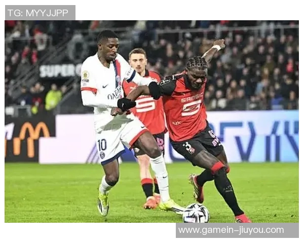 西甲对决：多特蒙德与巴黎圣日耳曼激战成平局焦点时刻引发全场热议